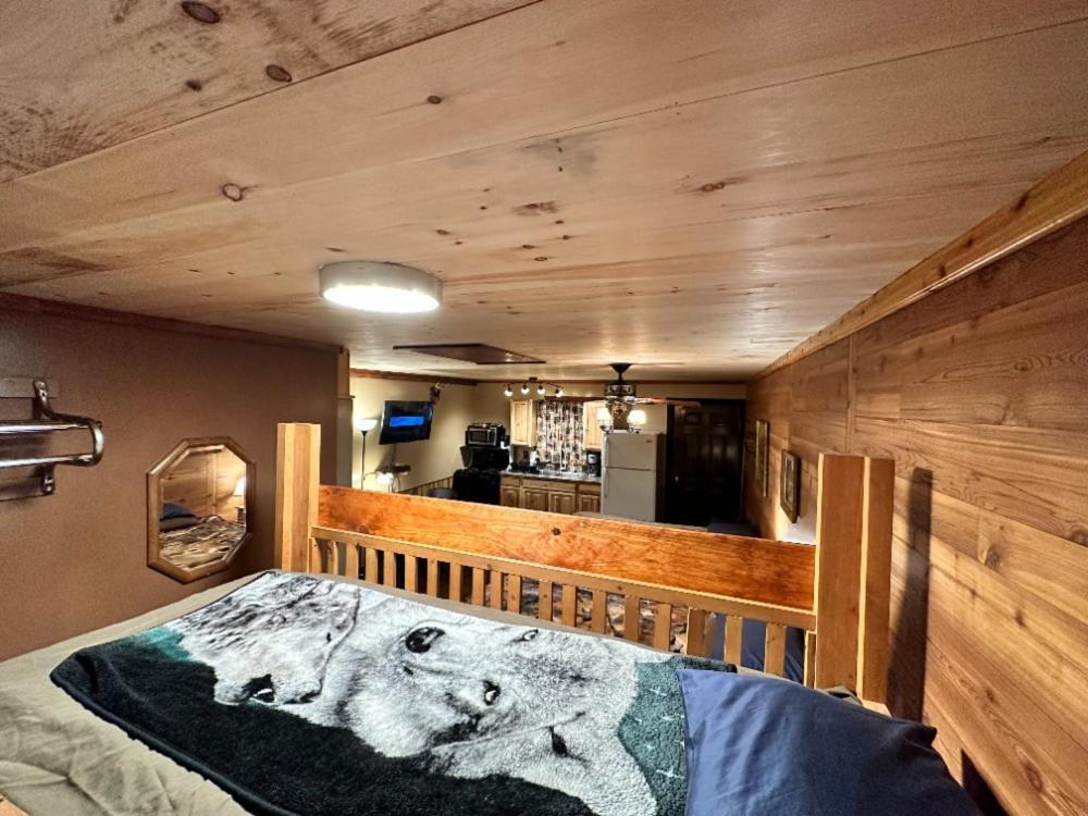 Best Bear Lodge & Campground Irons Eksteriør bilde