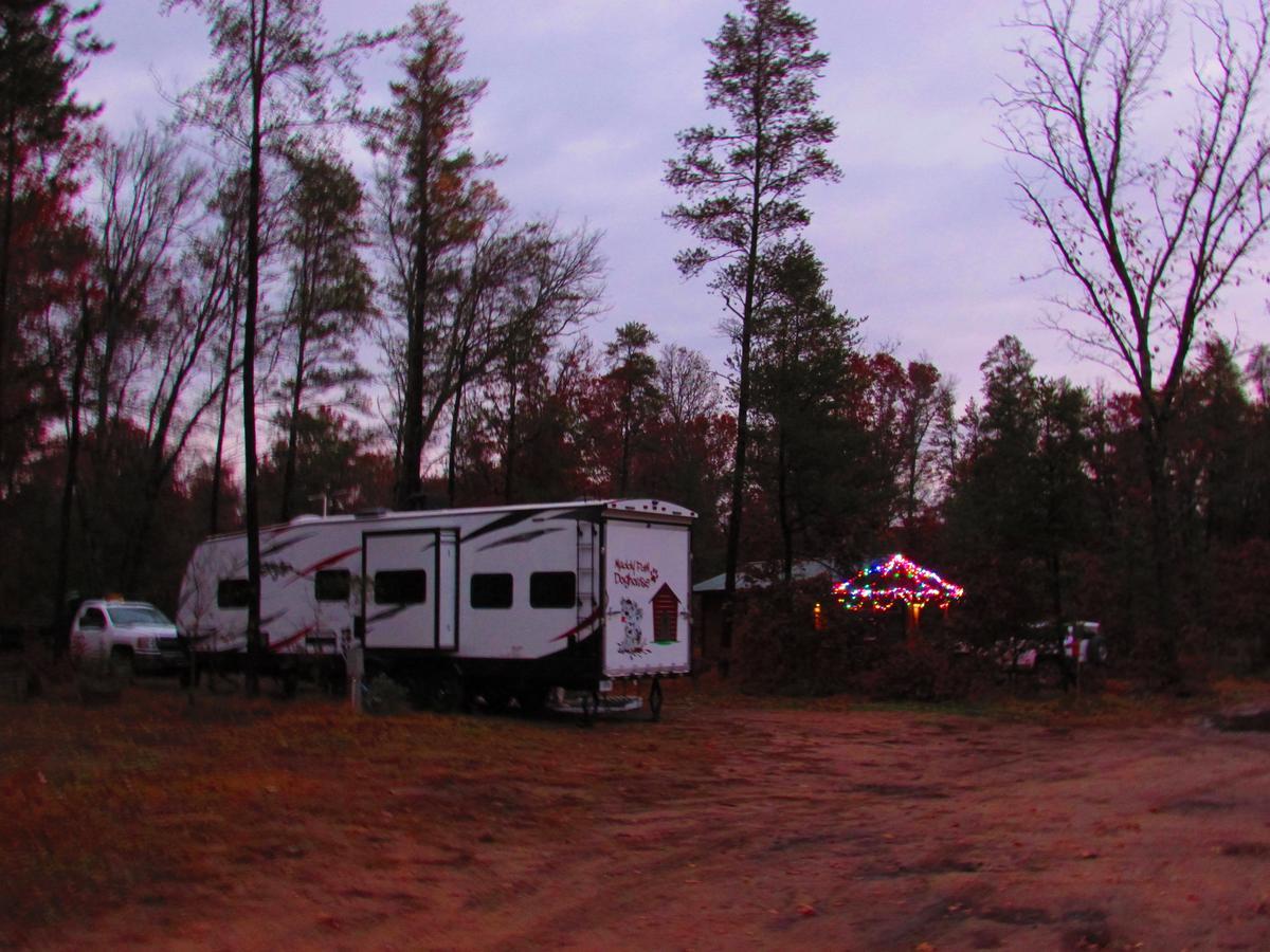 Best Bear Lodge & Campground Irons Eksteriør bilde