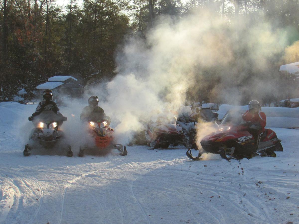 Best Bear Lodge & Campground Irons Eksteriør bilde