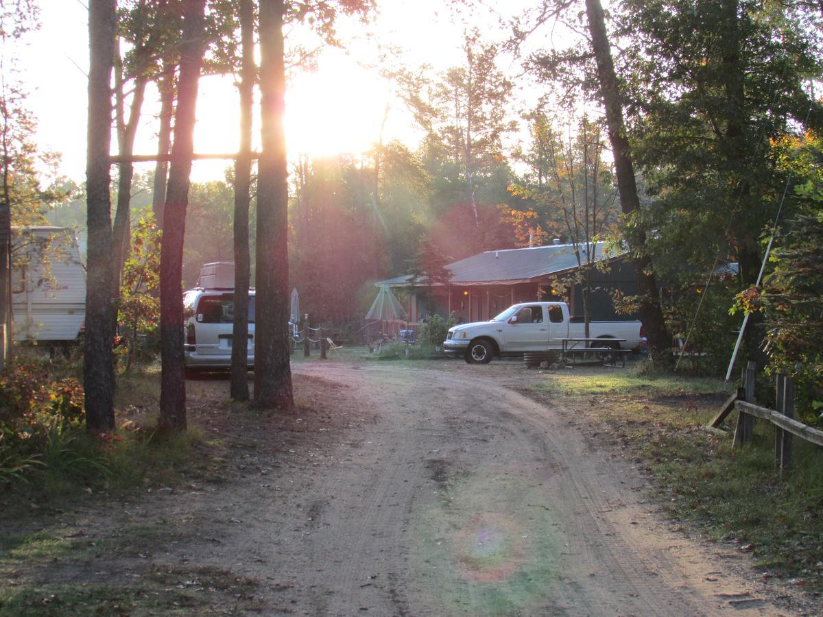 Best Bear Lodge & Campground Irons Eksteriør bilde