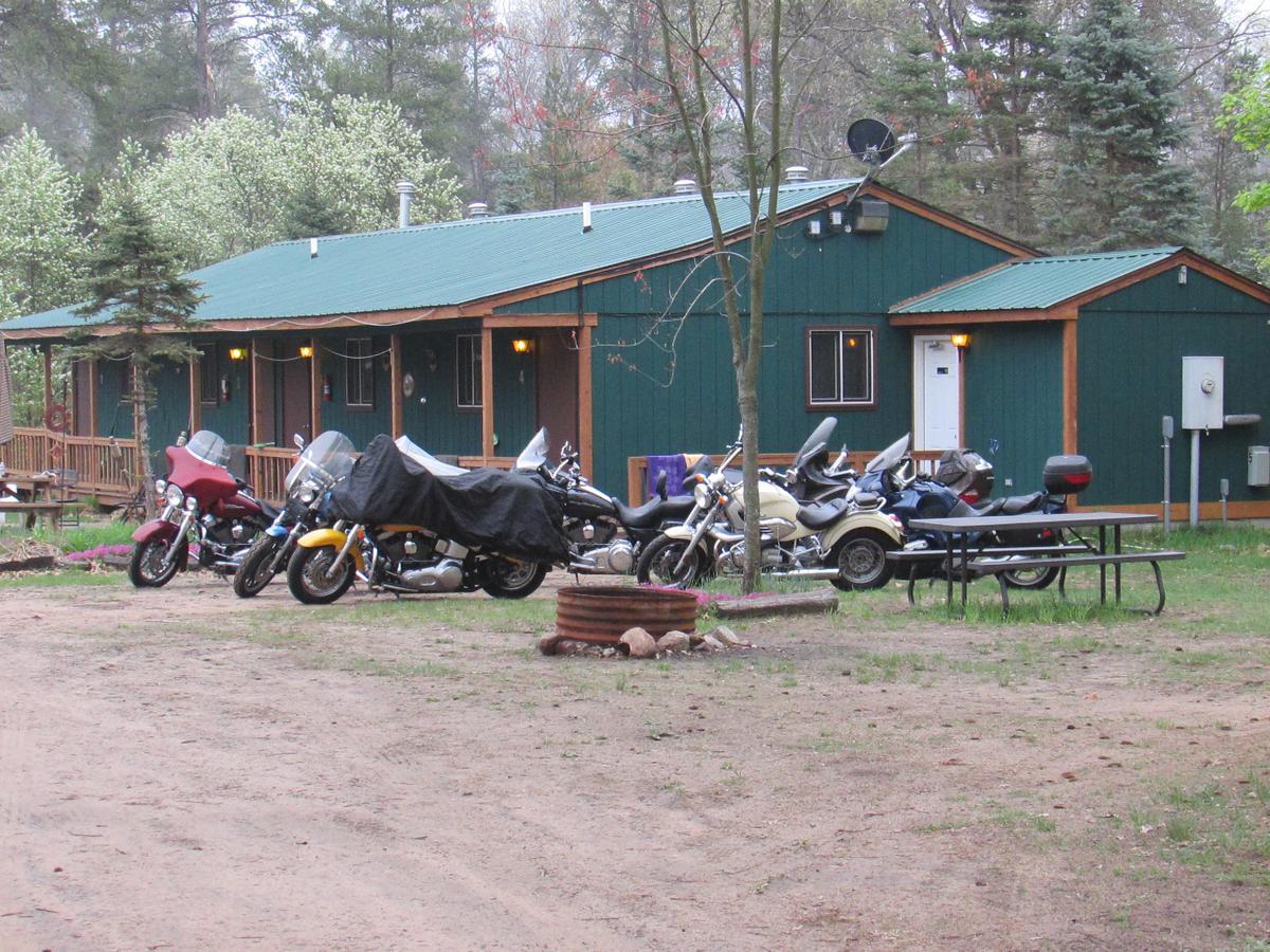 Best Bear Lodge & Campground Irons Eksteriør bilde